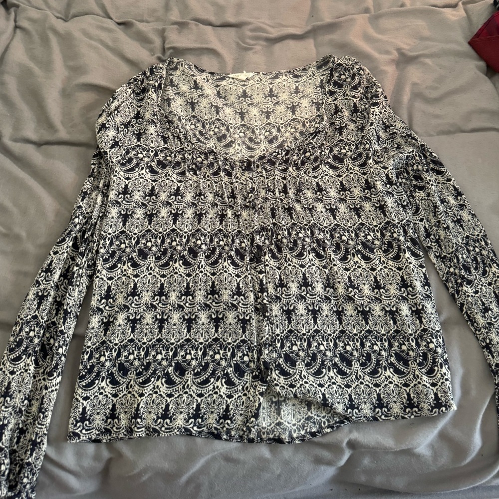 AE long sleeve, flowy, button up